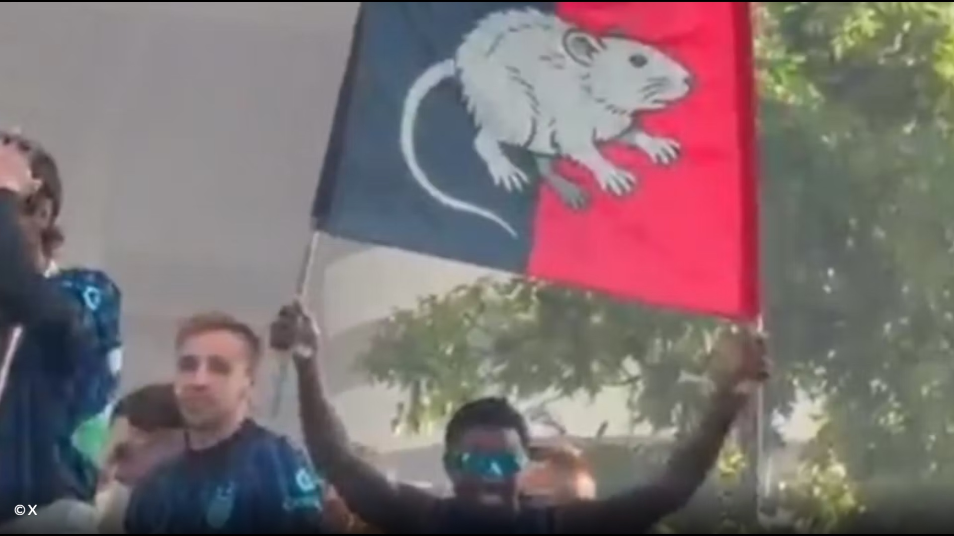 Festa e Interit  Thuram dhe parrulla anti Milan me imazhin e miut  Më pas vjen referimi për Ambrosinin