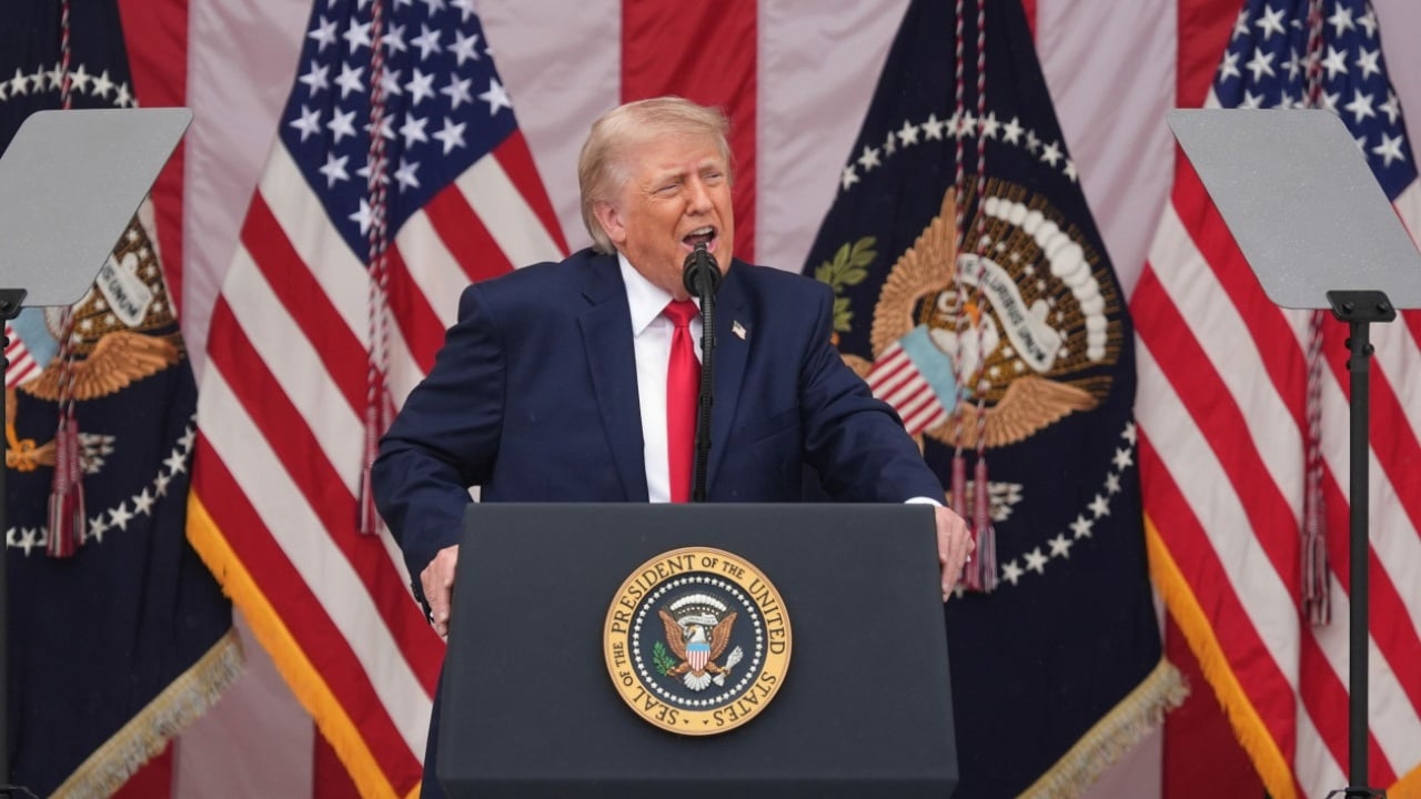  Ose do të sillet si të tjerët  ose do ta godasim   Trump kërcënon Omanin për Hormuzin  reagon Teherani  Deklarata të rrezikshme