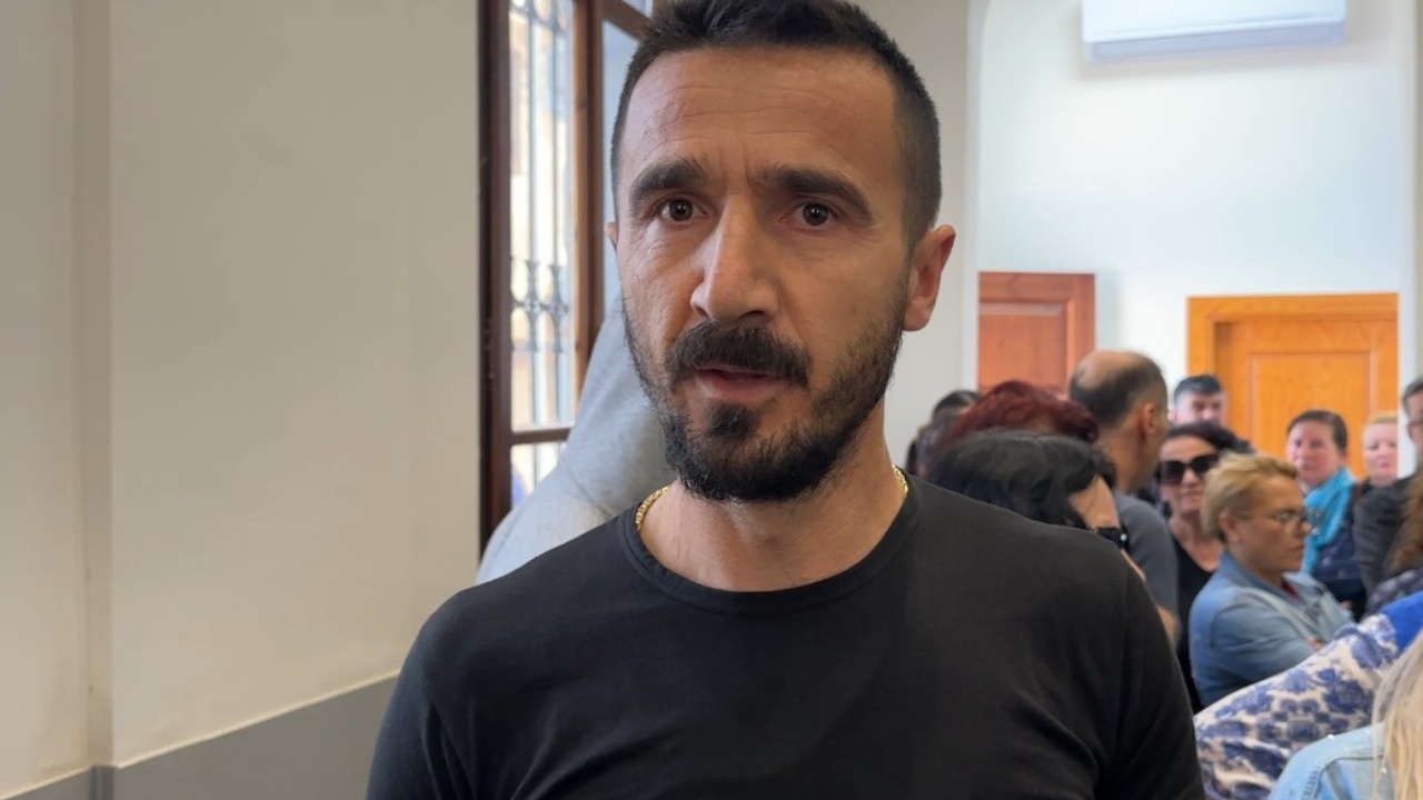 nuk-u-lejuan-te-hynin-ne-ambientet-e-tregut-te-fruta-perimeve-tregtaret-e-vlores-mblidhen-ne-proteste-po-pesojme-humbje-ekonomike