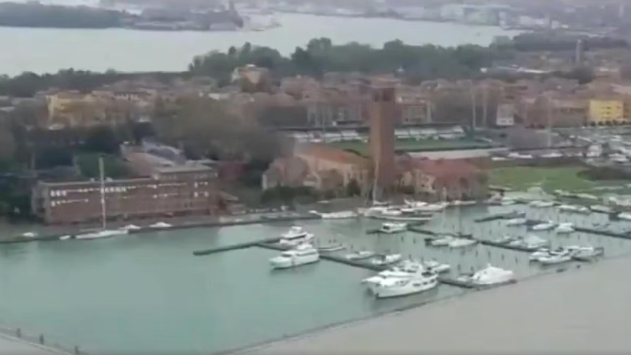 Tragjike në Venecia  Humb jetën një 20 vjeçar pasi u mbyt në ujërat pranë zonës së San Polos  shpëtojnë mrekullisht dy të tjerë