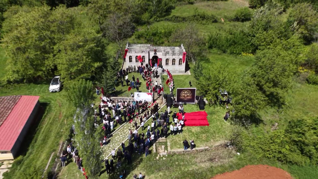 Shën Gjergji bashkon Dibrën  Festime në vendlindjen e familjes heroit kombëtar Gjergj Kastriot Skënderbeu