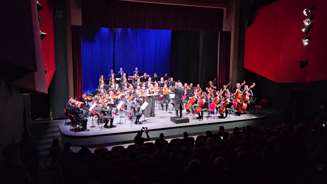 filarmonia-e-kosoves-ne-korce-koncert-i-vecante-qytetaret-shijuan-muziken-e-trevave-shqiptare