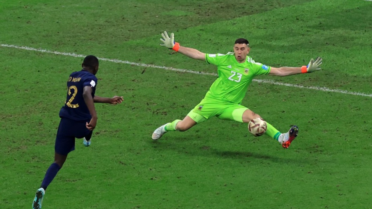 Një Martinez për Juventusin  bardhezinjtë insistojnë për portierin që i dha Messit Kupën e Botës