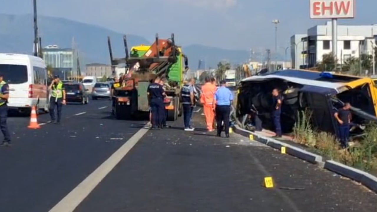 aksidenti-me-vdekje-ne-autostraden-durres-tirane-pasagjerja-amerikane-flet-per-top-channel-pashe-qe-shoferi-nuk-ishte-mire-po-bente-levizje-te-cuditshme