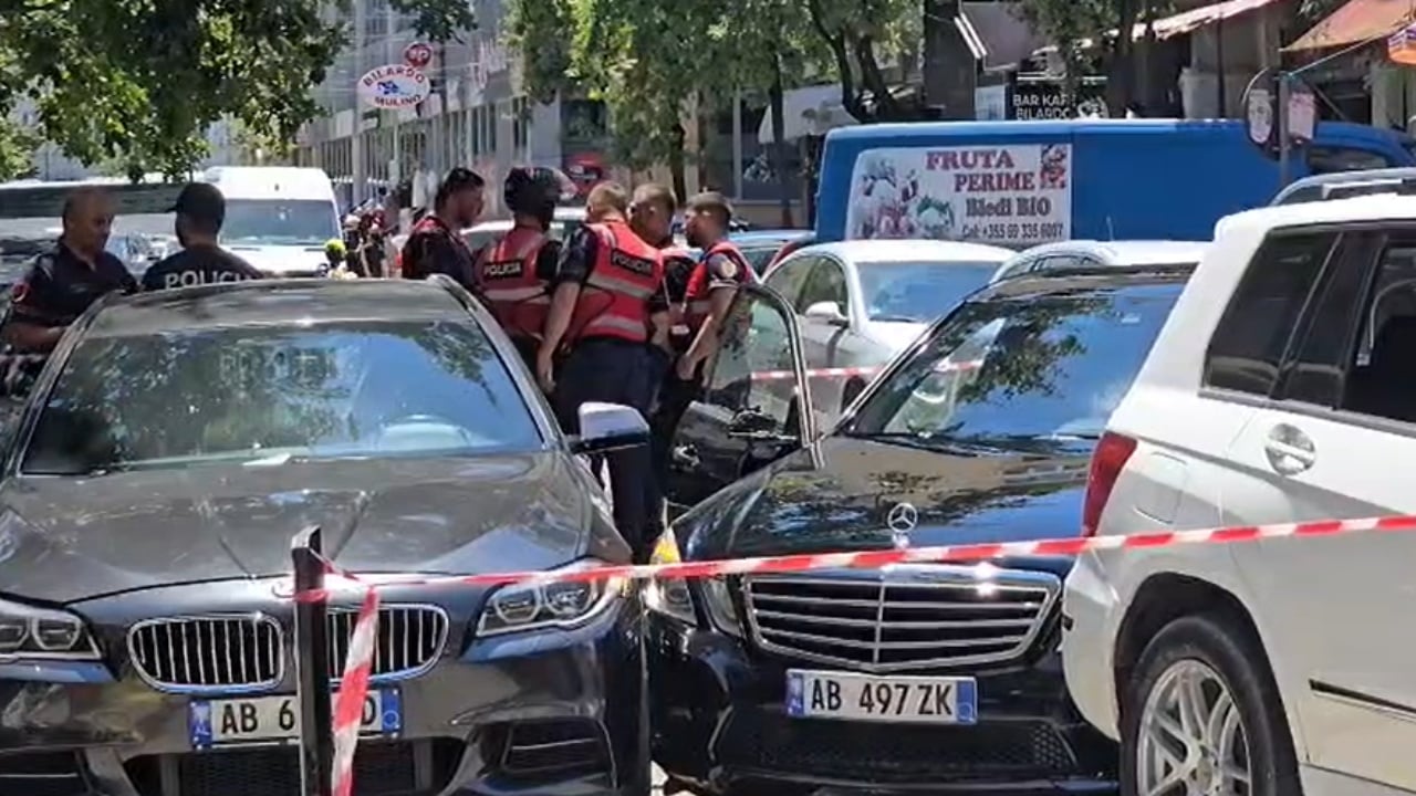 Përplasi katër automjete dhe u largua nga vendi i ngjarjes  autori në arrati