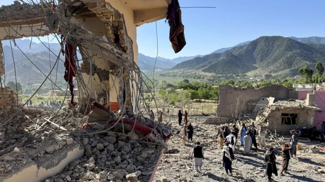 Pakistani bombardon Afganistanin  28 persona humbin jetën  Reagon qeveria talebane  Akt frikacak