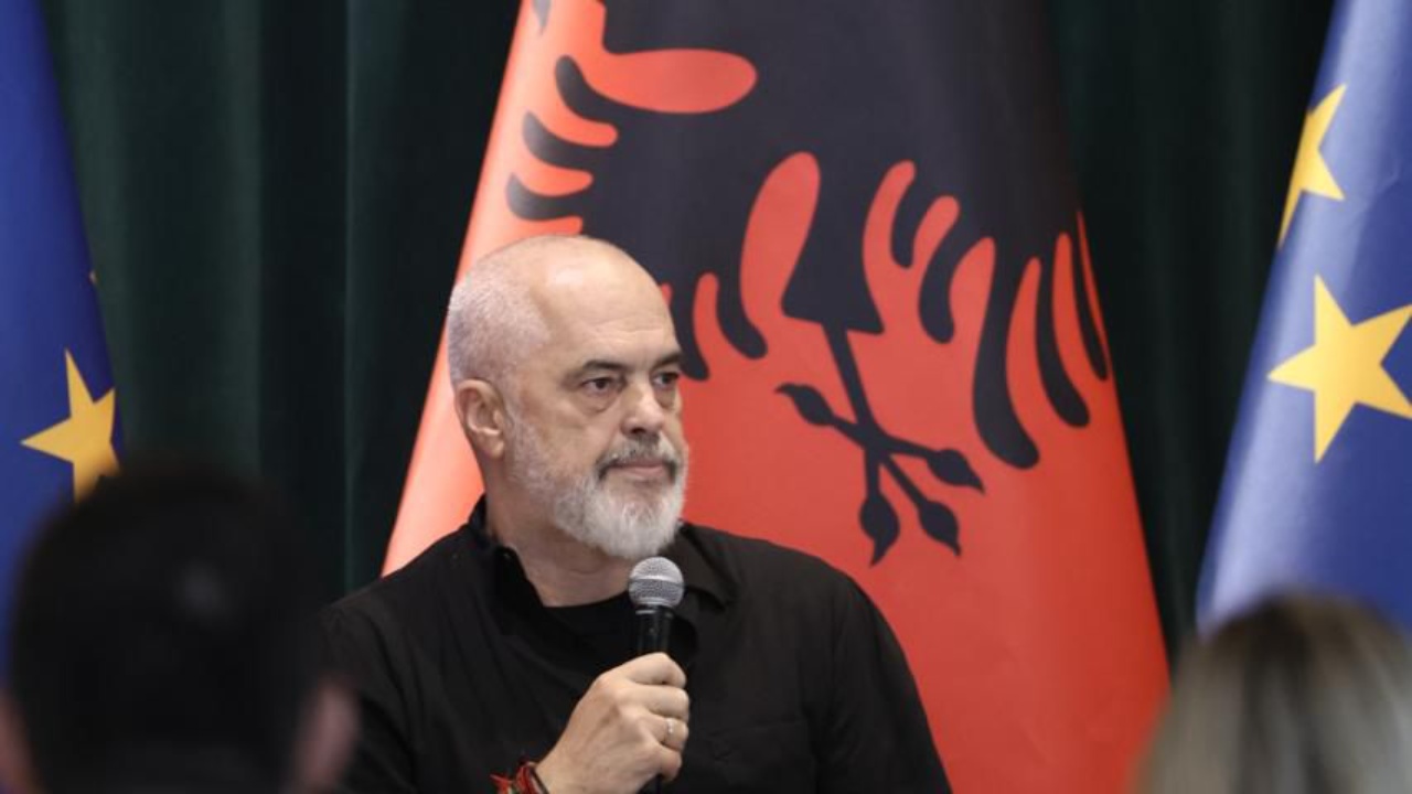 rama-me-gazetaret-e-huaj-kemi-vendosur-kusht-per-ndertuesit-ne-zvernec-duhet-te-kete-me-teper-gjelberim-pas-investimit