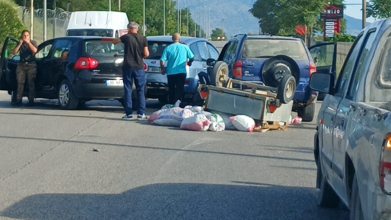 Aksident në aksin Gjirokastër Tepelenë  përplasen tre automjete  nuk ka të lënduar