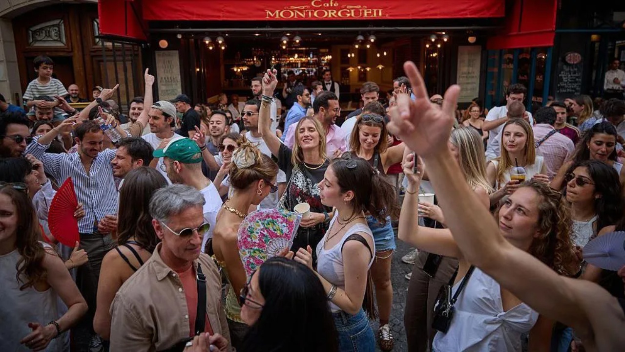 vala-e-te-nxehtit-godet-francen-ndalohet-alkooli-ne-festivalet-muzikore-per-te-shmangur-rrezikun-shendetesor