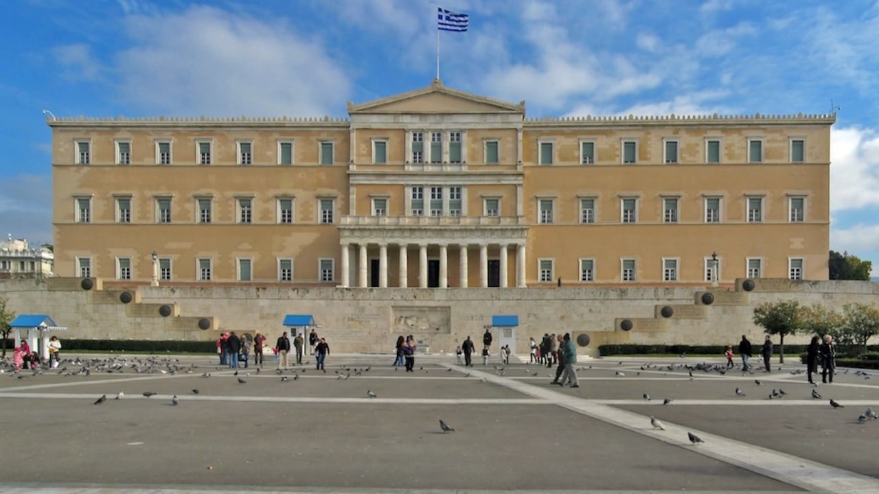 te-kthehen-emigrantet-greqia-ashperson-ligjin-per-emigracionin-plas-debati-ne-parlament