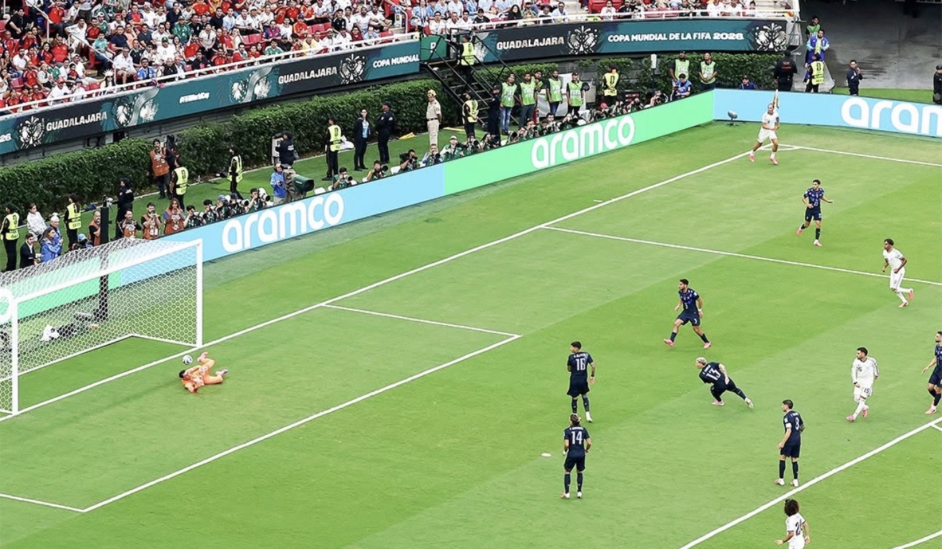 video-spanja-eliminon-uruguain-nga-boterori-gafa-e-musleras-dhe-kartoni-i-kuq-vulosin-deshtimin-e-rende-te-2-here-kampioneve-te-botes