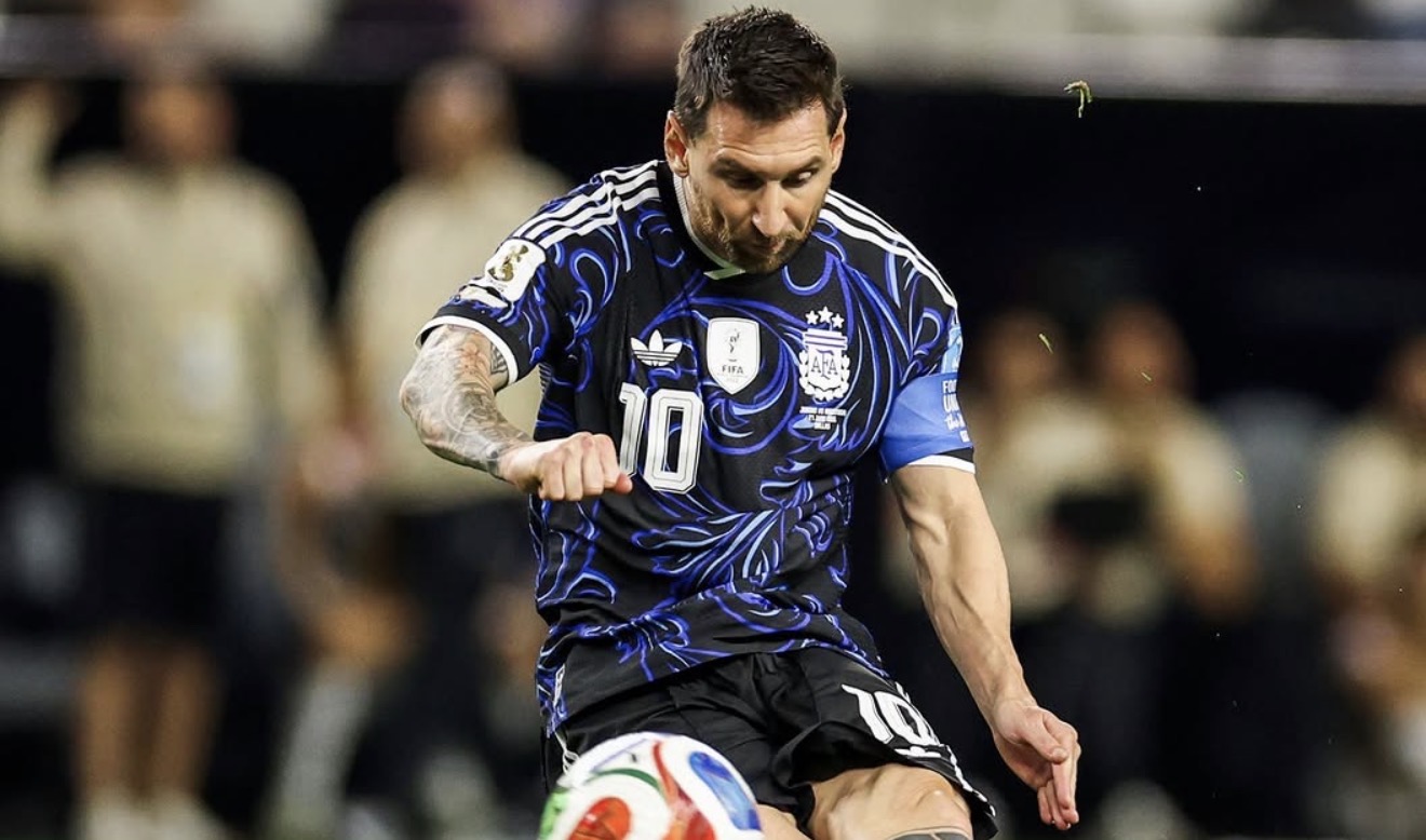 Video  Messi është magjik edhe nga stoli   pleshti  shënon nga goditja e dënimit në fitoren e Argjentinës kundër Jordanisë
