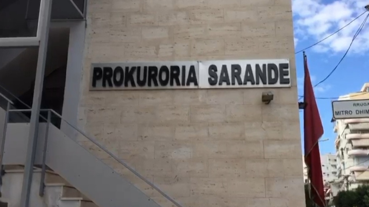 Goditje ndaj ndërtimeve pa leje në Sarandë  12 masa sigurimi për policë  zyrtarë vendorë dhe biznesmenë