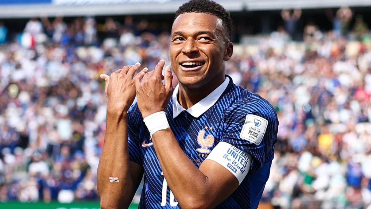 predhe-me-kemben-e-dobet-kylian-mbappe-i-pandalshem-vetem-tre-hapa-larg-fronit-te-boterorit