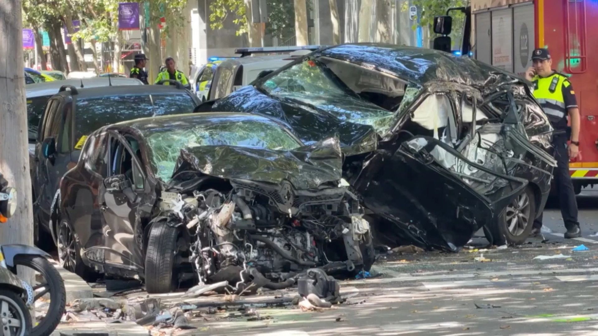 Tragjike në Barcelonë  po i ikte policisë dhe u përplas me një makinë të ndalur në semafor  humbin jetën dy persona