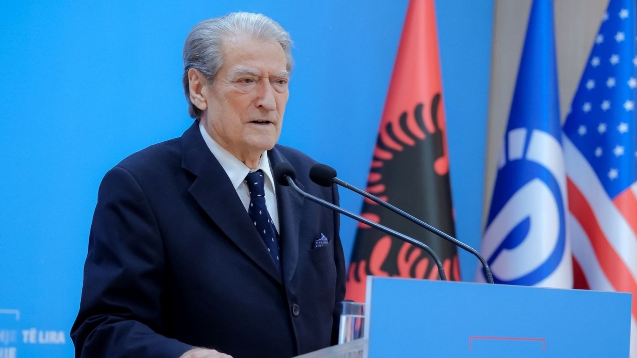 Vrasja e efektivit të Shqiponjave  Berisha një minutë heshtje gjatë konferencës  Enea Mekolli ra dy herë dëshmor  i vëllai i vdiq 