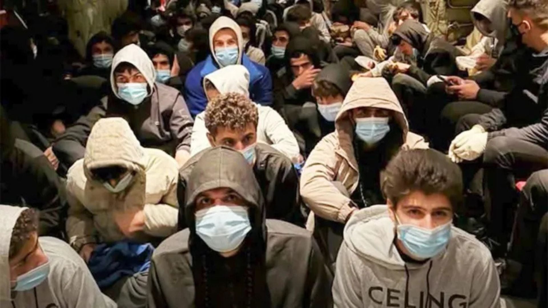  Do ju heqim veshkat   Po shkonin drejt Anglisë  300 emigrantë u rrëmbyen dhe kërcënuan