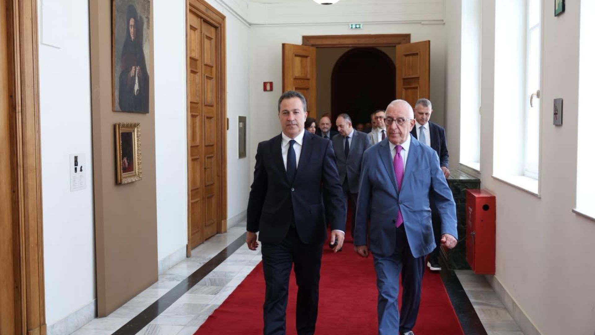 Niko Peleshi pritet nga homologu grek në Athinë  kryeparlamentari  Komuniteti i emigrantëve shqiptarë dhe minoriteti grek  dy urat më të rëndësishme që lidhin vendet tona