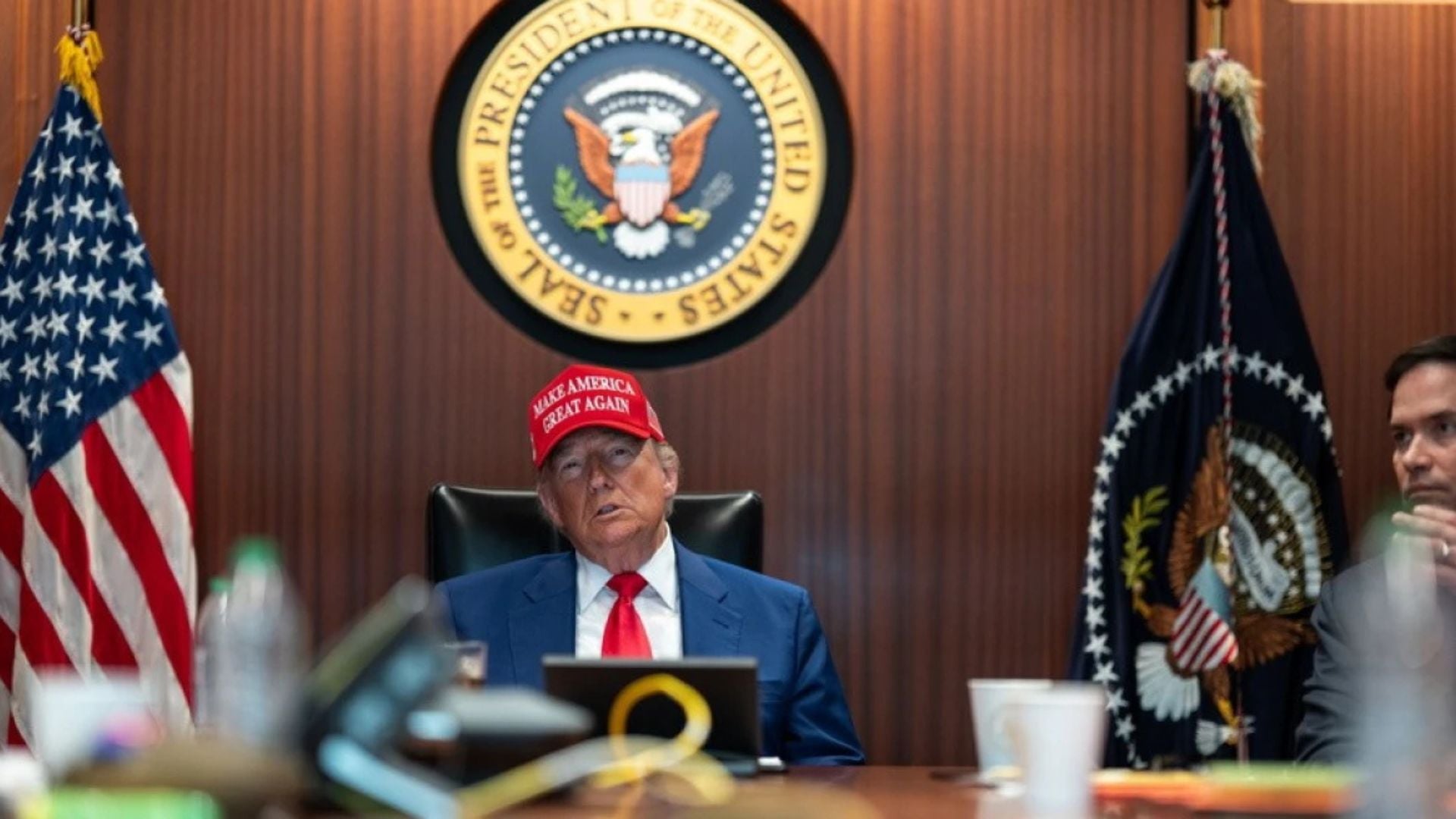 alarm-ne-shtepine-e-bardhe-zyrtaret-te-frikesuar-se-dy-gazetare-amerikane-kane-siguruar-incizime-sekrete-per-dosjen-epstein-dhe-luften-ne-iran