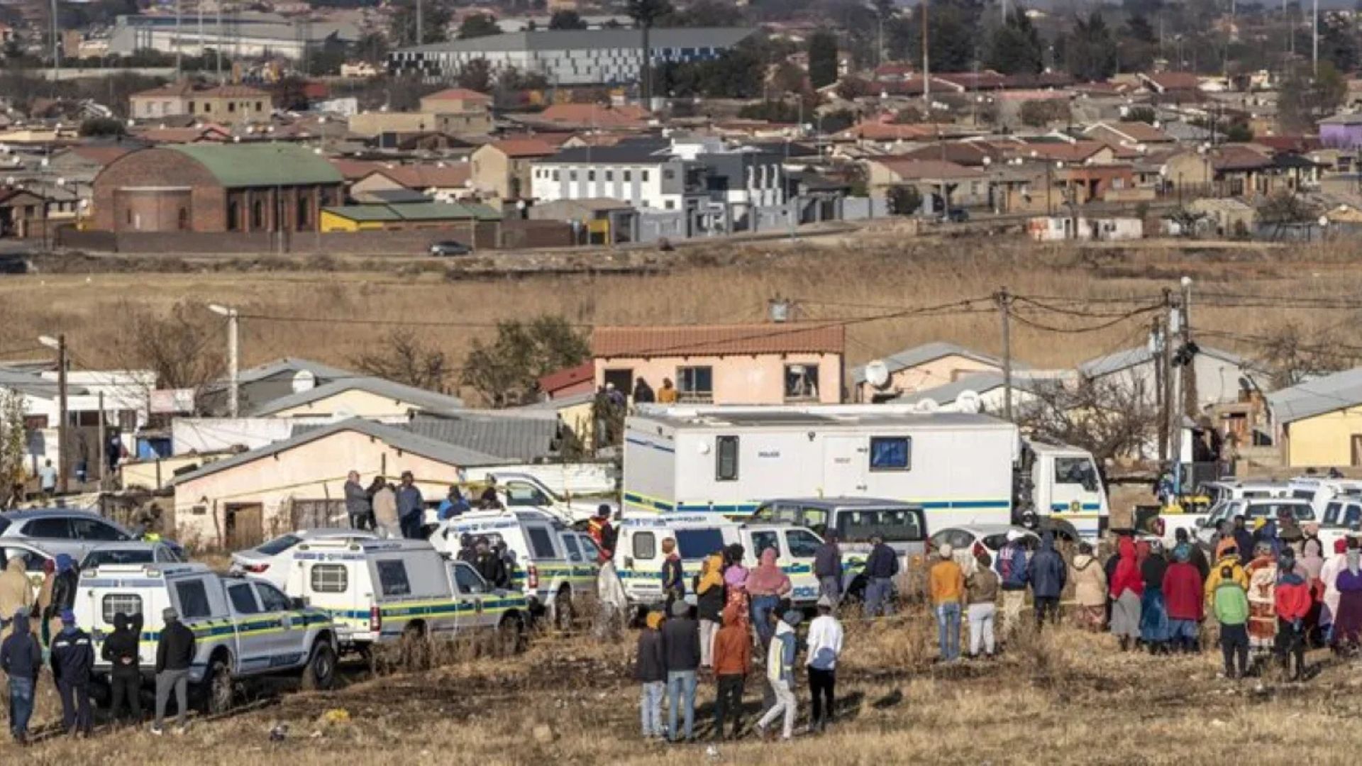 te-shtena-me-arme-zjarri-ne-johanesburg-te-afrikes-se-jugut-12-viktima-dhe-9-te-plagosur