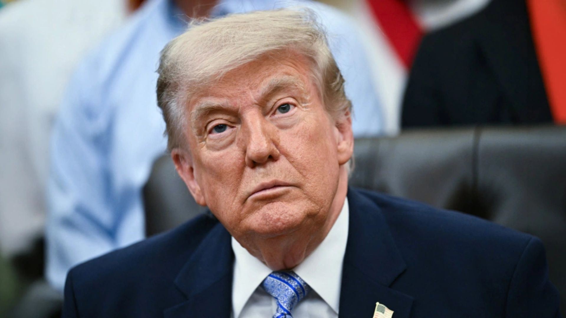 anijet-e-naftes-kane-filluar-te-kalojne-ne-hormuz-trump-optimist-per-nisjen-e-qarkullimit-normal-ne-ngushtice-ekspertet-eshte-shume-heret-per-ta-gjykuar