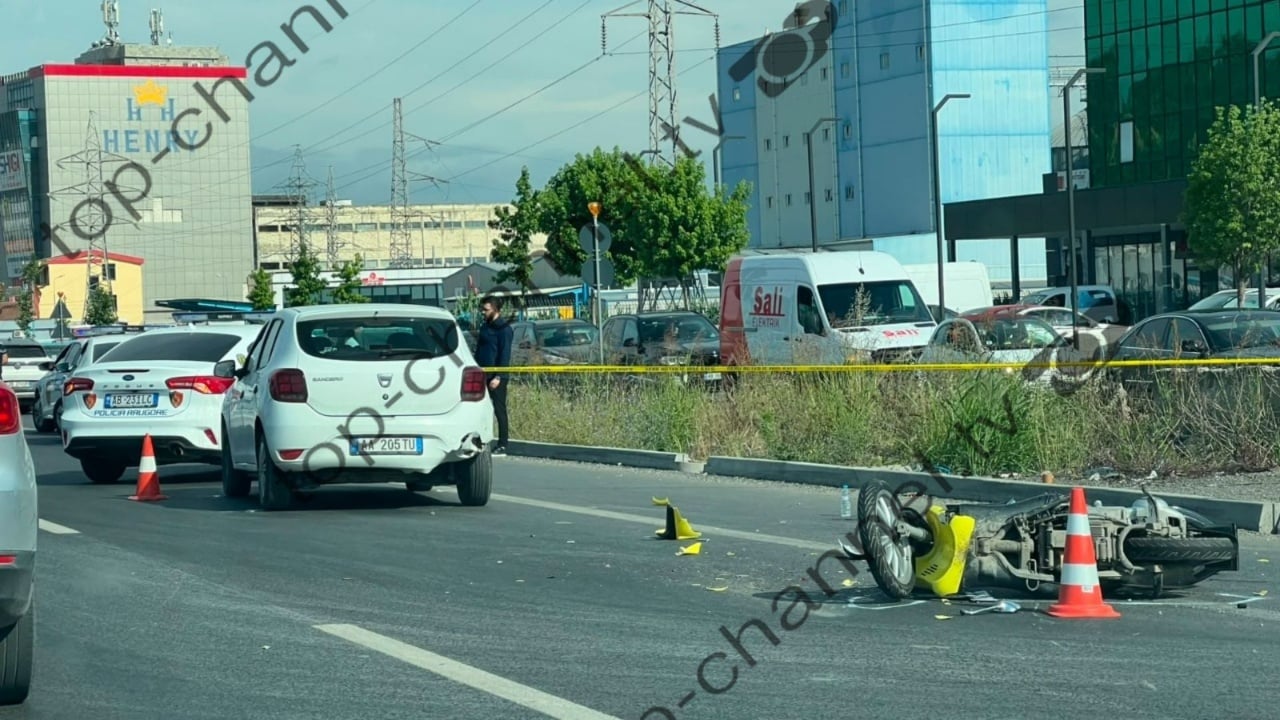 Aksident në autostradën Tiranë Durrës  motori përplaset me një makinë