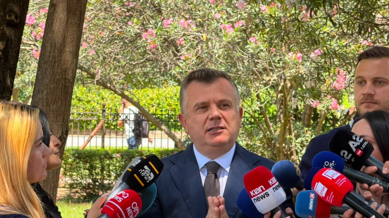 kollaj-t-u-sillesh-rrotull-protestave-te-sotme-me-fjale-boshe-dhe-konspiracione-balla-per-spiropalin-s-ka-ardhur-ne-mbledhje-kur-t-i-shtroje-shqetesimet-do-ta-degjoj