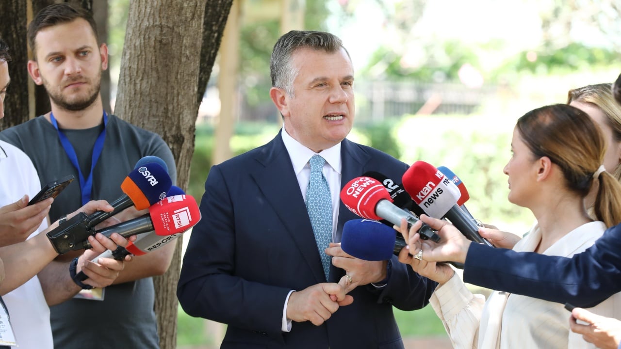 e-kam-marre-ne-telefon-s-ma-ka-hapur-balla-per-largimin-e-kocekut-duhet-te-njoftonte-zyrtarisht-nje-dite-pasi-mori-medaljen-tha-s-dua-te-vij-ne-pune