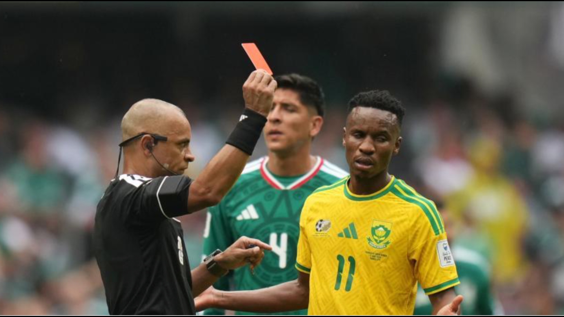 U ndëshkua me karton të kuq në ndeshjen hapëse të Botërorit  ja sa e dënon FIFA futbollistin e Afrikës së Jugut