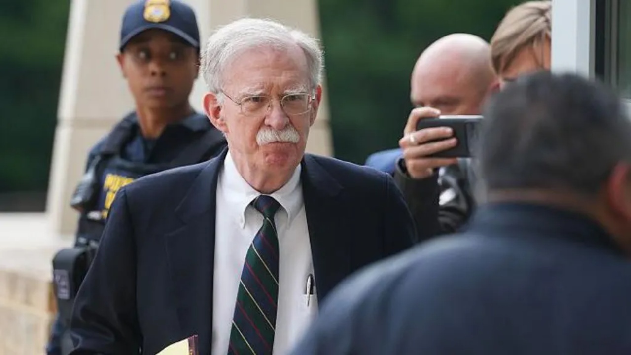 ish-keshilltari-i-trump-pranon-fajesine-per-keqperdorim-te-dokumenteve-te-klasifikuara-john-bolton-pritet-te-perballet-me-burg-dhe-miliona-dollare-gjobe