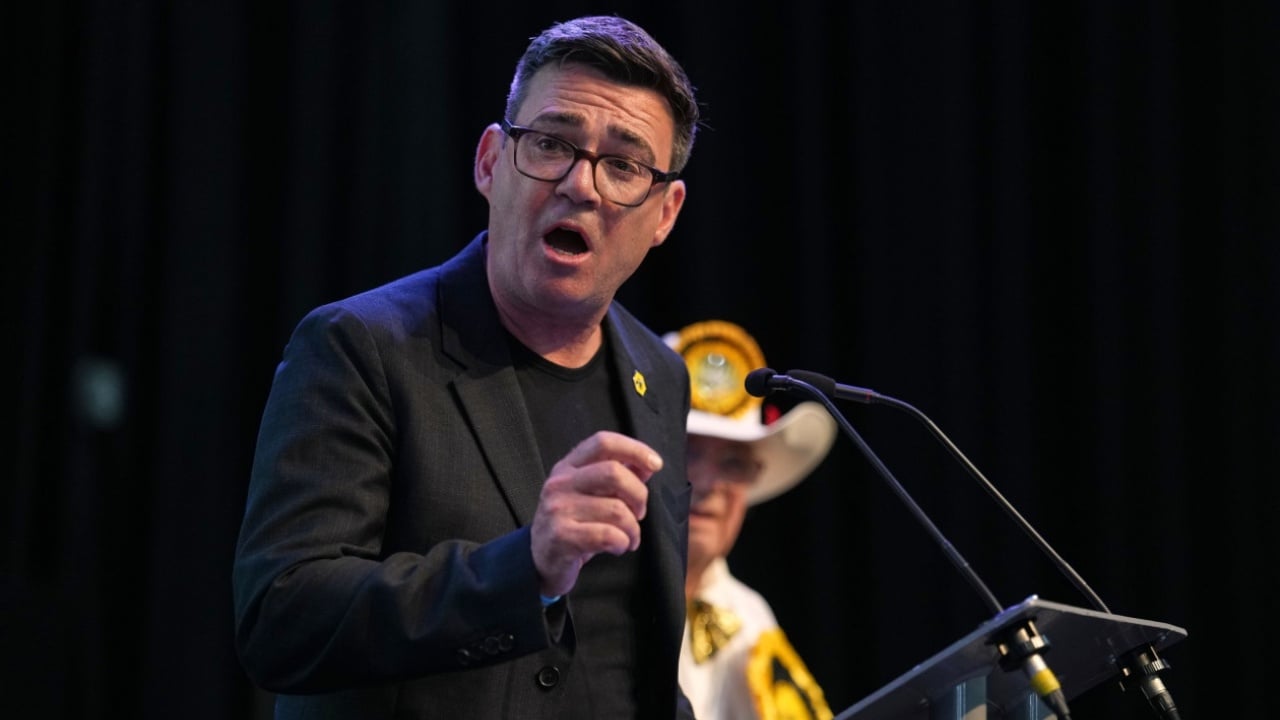 gara-per-postin-e-kryeministrit-andy-burnham-i-pergjigjet-gazetareve-ende-heret-per-zgjedhje-te-reja-por