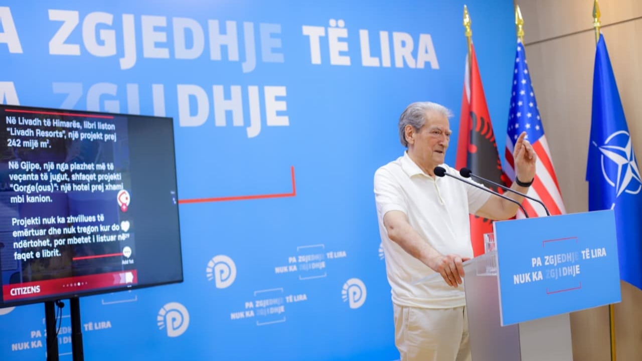  Qeveri tranzitore jopartiake  por e zgjedhur nga Parlamenti   Berisha kundër kërkesës së protestuesve  S mund të zgjidhet me short  duhet brenda Kushtetutës