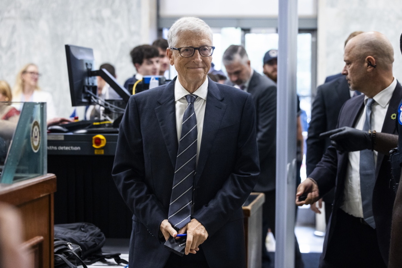 Bill Gates para Kongresit për çështjen Epstein  mohon akuzat dhe kërkon transparencë