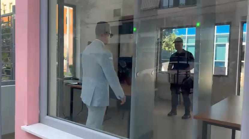  Do të kemi lajme të mira   Sot seanca e radhës e Metës dhe Kryemadhit  mbërrin në Gjykatën e Posaçme avokati i ish presidentit