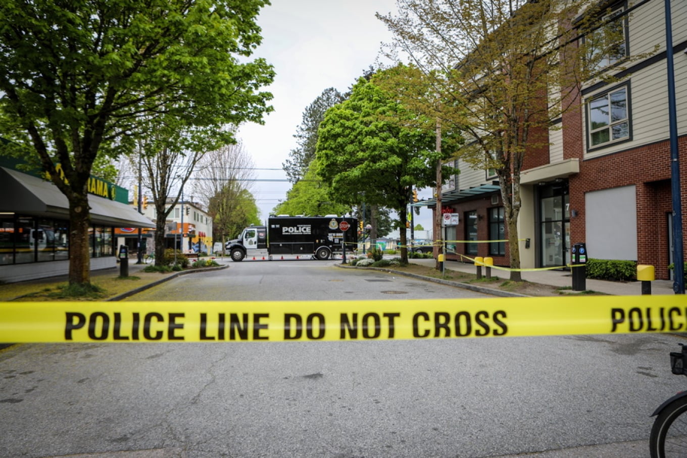 Të shtëna me armë zjarri në Montreal  vriten një oficer policie dhe autori i krimit