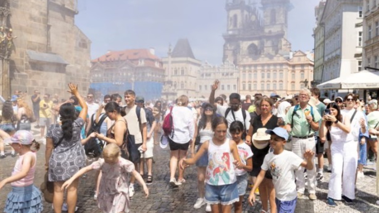 Temperatura rekord  termometri arrin në 40 gradë Celsius  Republika Çeke regjistron vapën më ekstreme të historisë