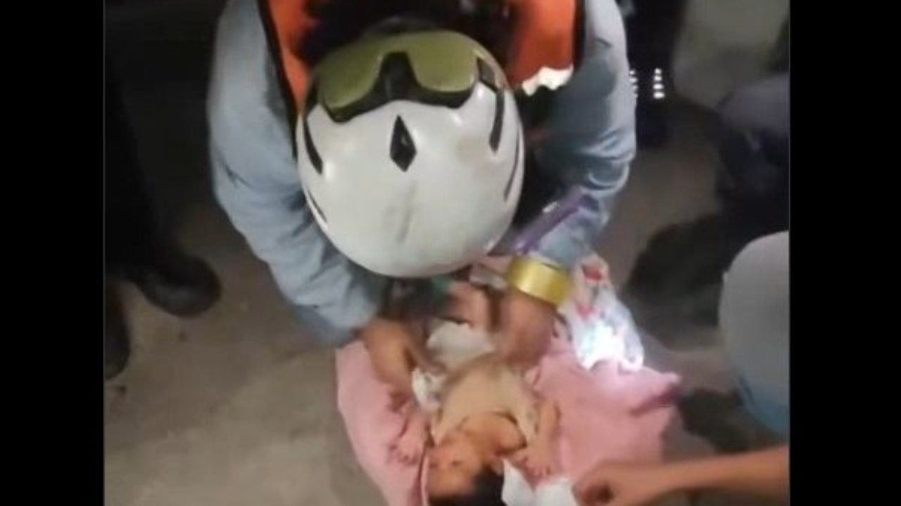 video-mrekulli-nen-rrenojat-e-termetit-ne-venezuele-foshnja-18-diteshe-shpetohet-e-gjalle