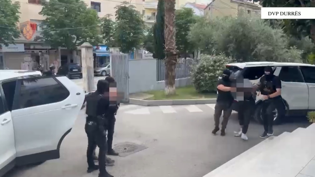 Armë zjarri  granata dhe drogë  tre të arrestuar në Durrës