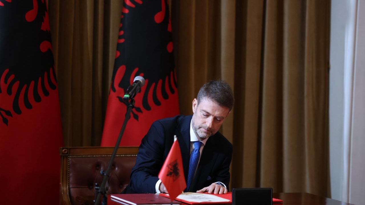 bilanci-i-kater-muajve-ne-detyre-ministri-hoxha-sot-emri-i-shqiperise-lidhet-gjithnje-e-me-shume-me-suksesin-dhe-zhvillimin