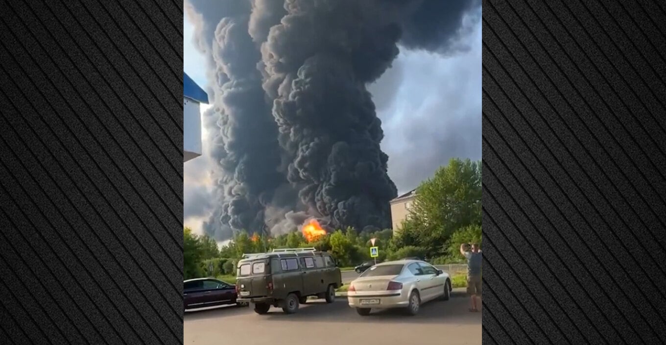 Zelensky publikon video të sulmeve me dronë ukrainas në Rusi  goditen objekte të naftës dhe industrisë ushtarake