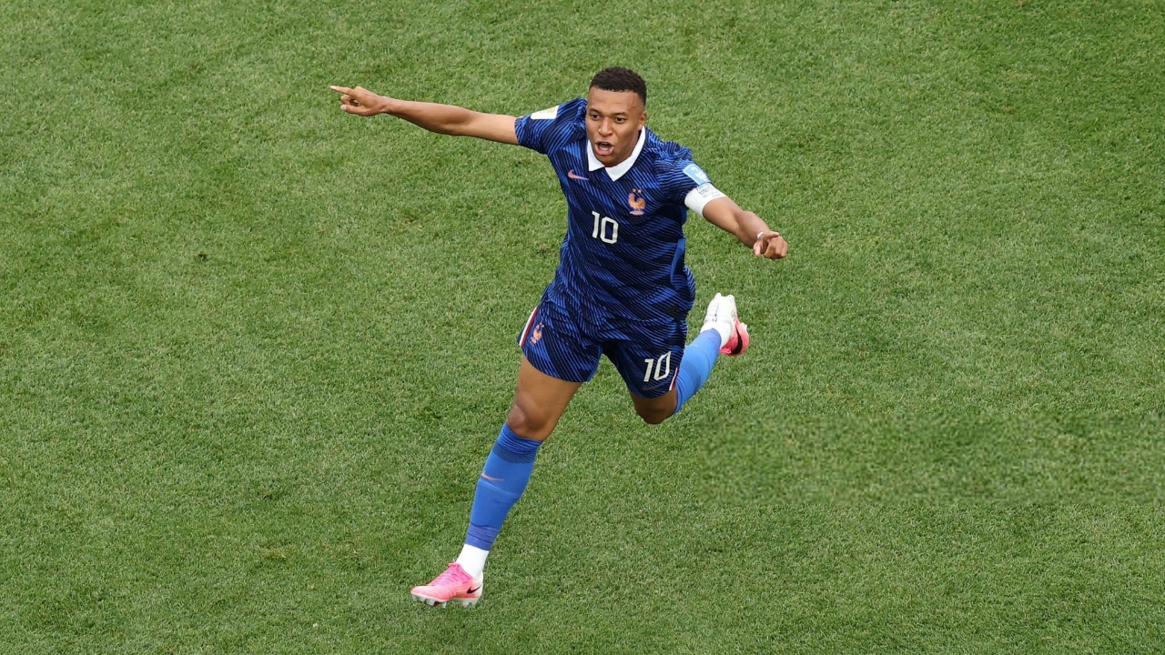 Mbappe shkruan emrin në librat e rekordeve   Përbindëshi  francez barazon Klose n dhe gjuetia për Messin vazhdon 