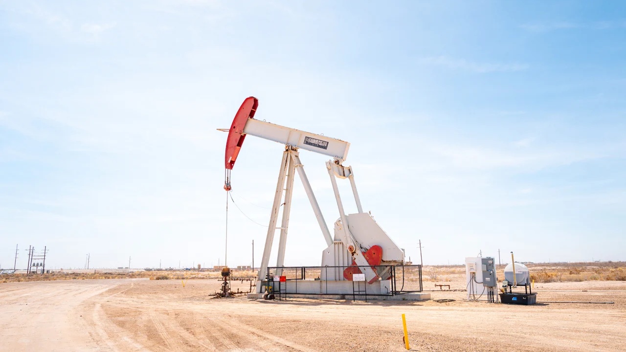 Çmimet e naftës bien në nivelin më të ulët në tre muaj pas marrëveshjes SHBA Iran  rihapja e Ngushticës së Hormuzit ul menjëherë tregjet globale të energjisë