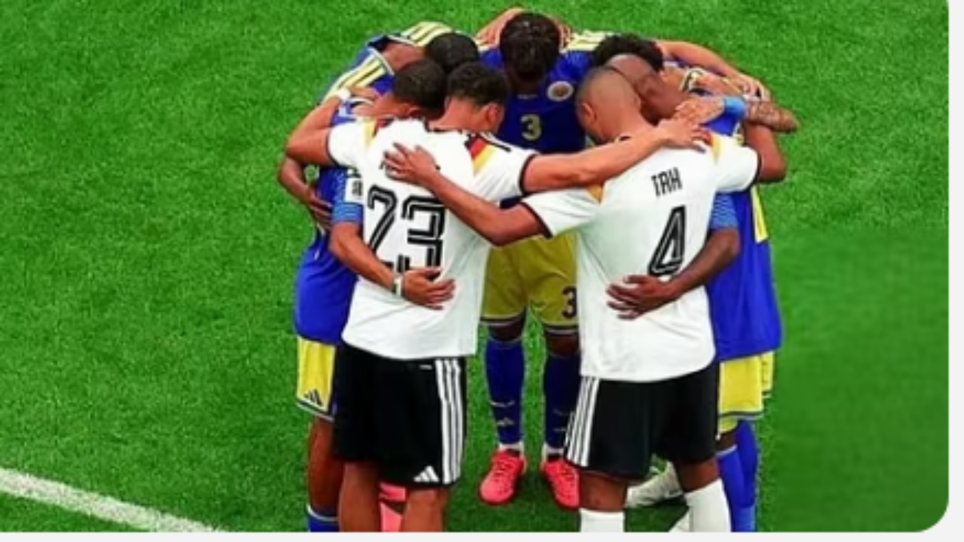 momenti-me-prekes-i-boterorit-gjermania-e-curacao-luten-se-bashku-pas-ndeshjes-video