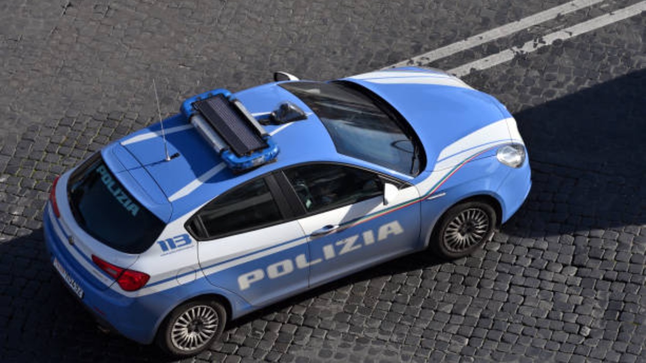 Foto  U përpoqën të rindërtonin Partinë Naziste  policia italiane vë në pranga dy persona në Romë