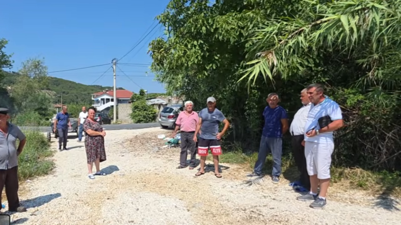 Protestë për mungesën e ujit  banorët e Kreshpanit denoncojnë mungesën e ujit prej vitesh