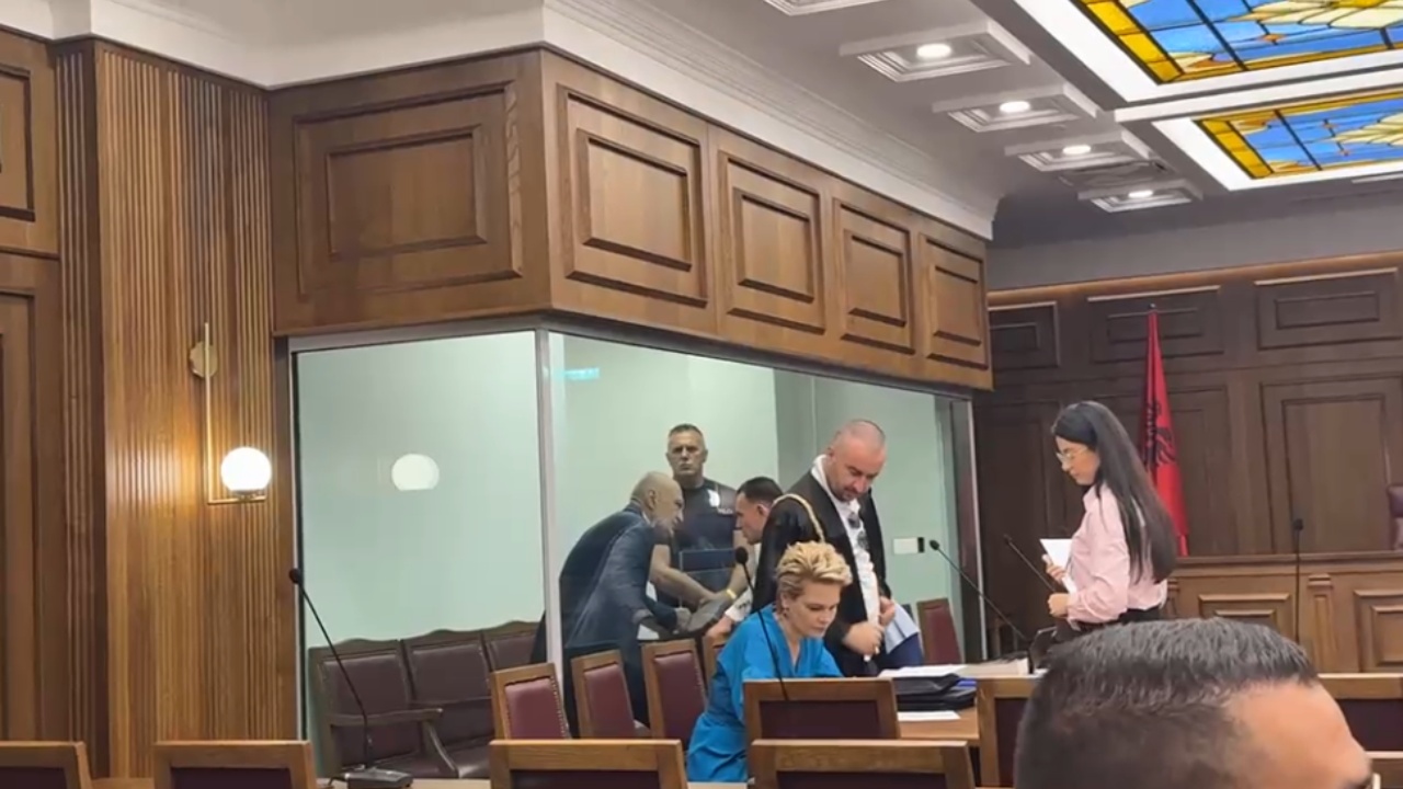 Meta dhe Kryemadhi në GJKKO  Ish presidenti dhe avokati i tij kërkojnë transmetim  live  të seancës  Kreu i PL  Jam banues te 313  i divorcuar