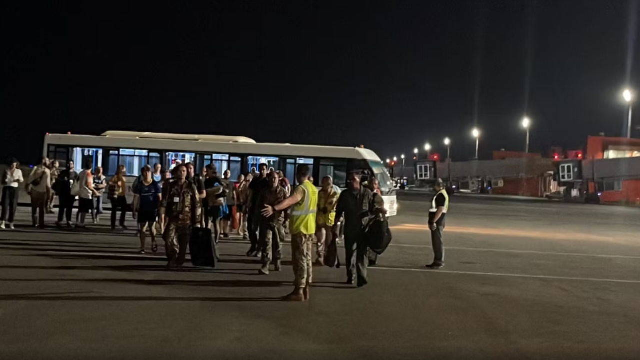 sulmohet-aeroporti-i-niamey-t-ne-nigeri-13-te-vdekur-mes-tyre-11-ushtare-dhe-2-civile