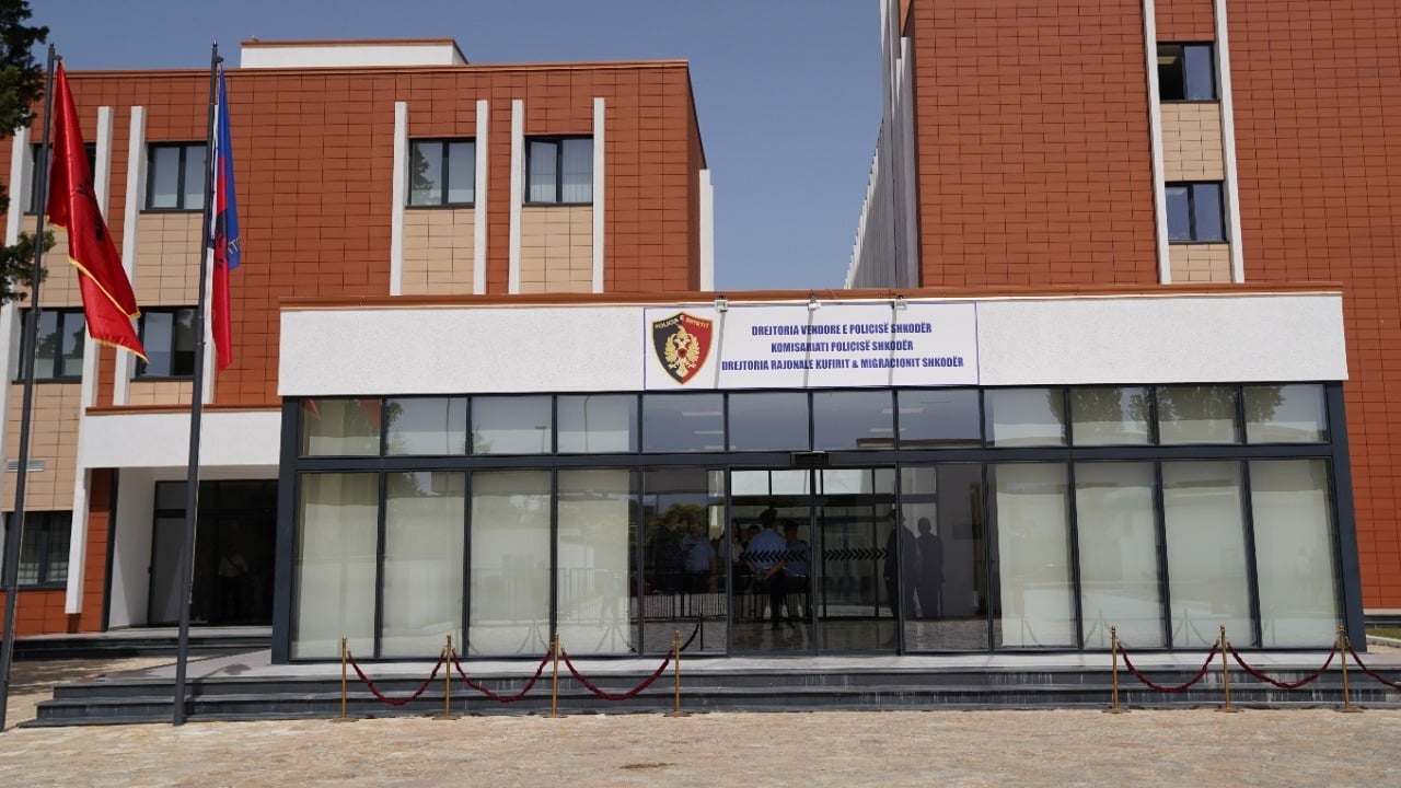 kercenime-dhe-ofendime-ndaj-nje-zyrtareje-pezullohet-ish-drejtori-i-policise-se-shkodres-gentjan-berberi-amp-nis-hetim-disiplinor