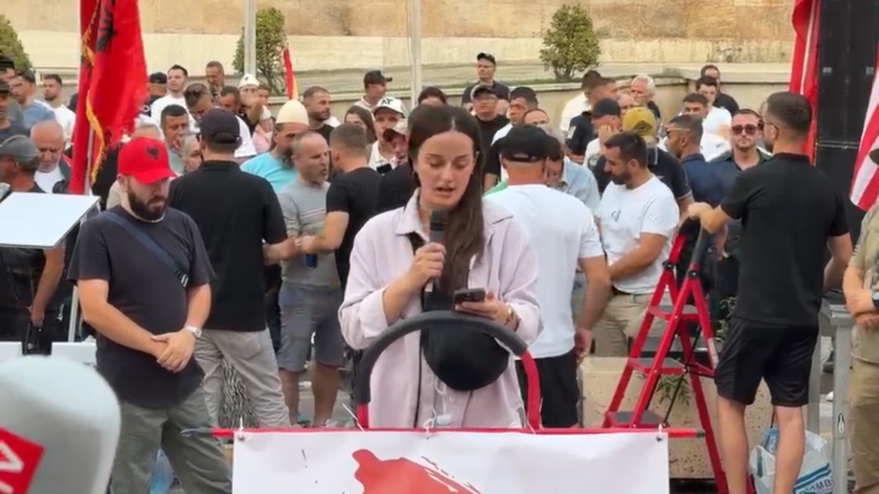 live-shqiperi-e-re-dita-e-26-te-e-protestes-nisin-fjalimet-para-kryeministrise-qytetaret-perserisin-5-kerkesat-duam-qeveri-teknike