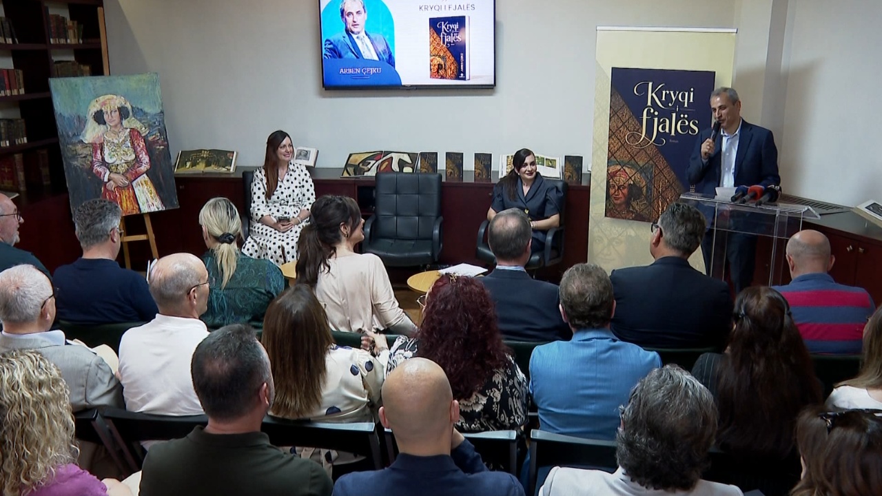  Kryqi i fjalës  dhe liria  Romani i Arben Çejkut sjell dramën shqiptare dhe kujtesën historike